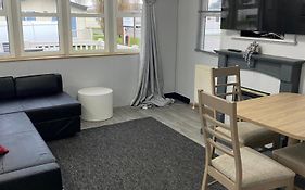 Cosy Caravan Near The Beach